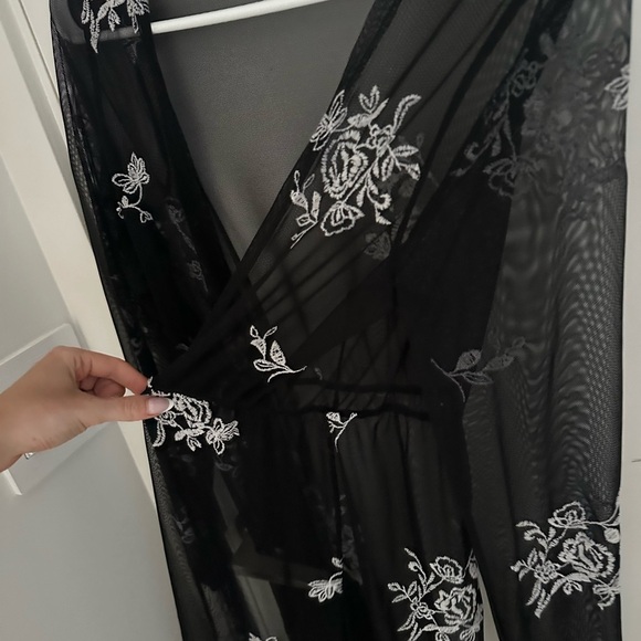 Forever 21 Sheer Lacy Kimono - Picture 2 of 2